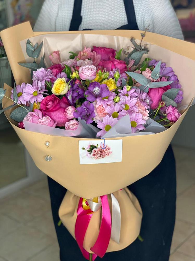 Букет цветов из: Хризантемы, Гвоздики и Альстромерии в Подлесном