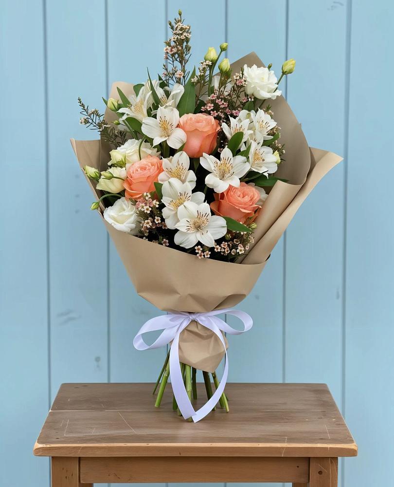 Букет цветов из: Альстромерии, Лизиантусы, Розы и Хризантемы в Подлесном